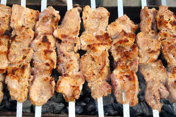 Viande Sur Brochettes Les Brochettes Sont Cuites Charbon Bois — Photo