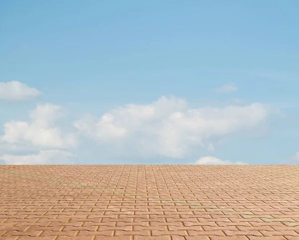 Gatsten Mot Himlen Med Moln Bakgrund — Stockfoto