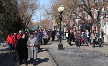Petropavlovsk, Kazakistan, 21 Şubat 2017 Nauryz kutlama. Kitlesel festivaller insanlar Ulusal kostümleri. Petropavlivk Kazakistan.