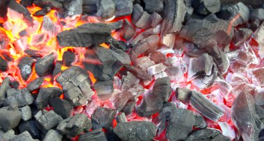 Yanan kömür. Doğal arka plan