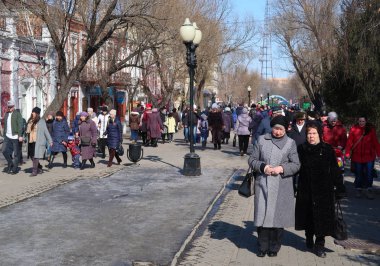 Petropavlovsk, Kazakistan, 21 Şubat 2017 Nauryz kutlama. Kitlesel festivaller insanlar Ulusal kostümleri. Petropavlivk Kazakistan.