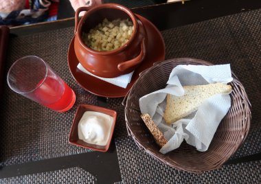 Bir toprak kap, closeup yemek