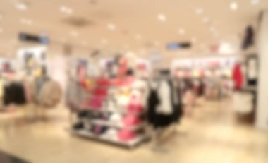 Giyim mağaza raflarında için arka plan bulanık