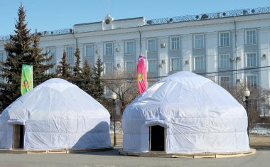 Yurt - keçe bir kapak ile konut taşınabilir bir çerçeve