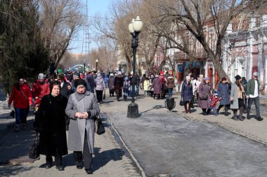 Petropavlovsk, Kazakistan, 21 Şubat 2017 Nauryz kutlama. Kitlesel festivaller insanlar Ulusal kostümleri. Petropavlivk Kazakistan.