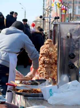 Shawarma, et şiş üzerinde