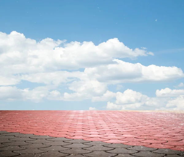 Straatstenen Tegen Hemel Met Wolken Achtergrond — Stockfoto