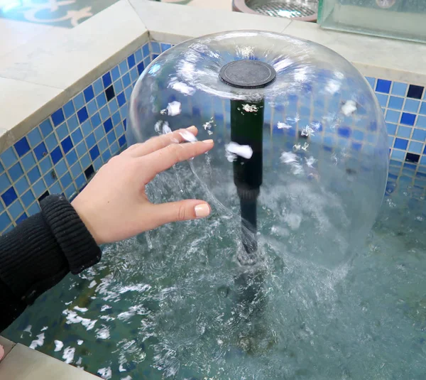 Consegna Una Fontana Acqua — Foto Stock