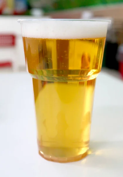 Bier Plastikbecher — Stockfoto