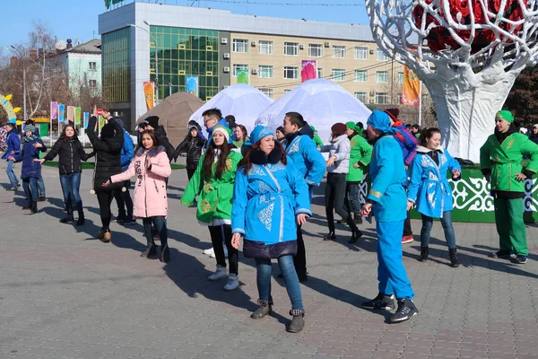 Petropavlovsk Καζακστάν Μαρτίου 2017 Άνθρωποι Γιορτάζουν Των Χορών Νεολαίας Εθνικές — Φωτογραφία Αρχείου
