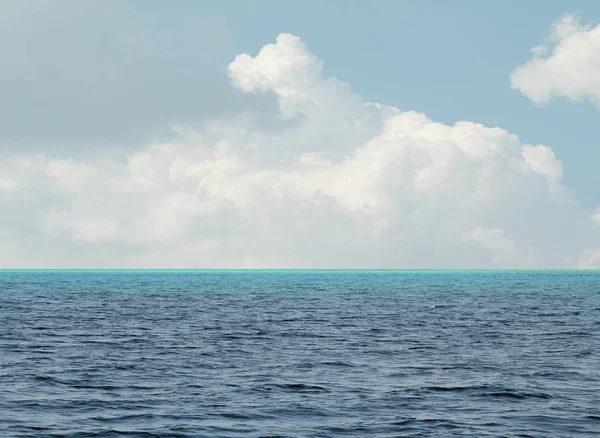 Cielo Blu Con Nuvole Vista Mare — Foto Stock