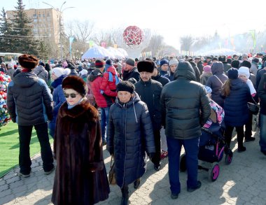 Petropavlovsk, Kazakistan, 21 Şubat 2017 Nauryz kutlama. Kitlesel festivaller insanlar Ulusal kostümleri. Petropavlivk Kazakistan.