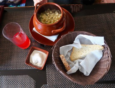 Bir toprak kap, closeup yemek