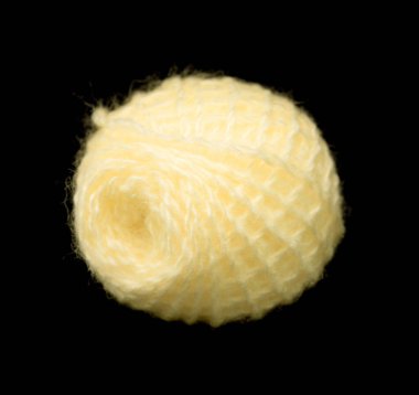 siyah bir zemin üzerine parlak yün konu arapsaçı