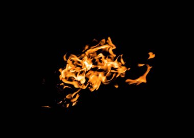 alevler siyah arkaplanda