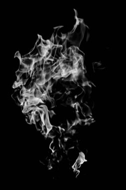 Beyaz Alev siyah arka plan üzerine duman