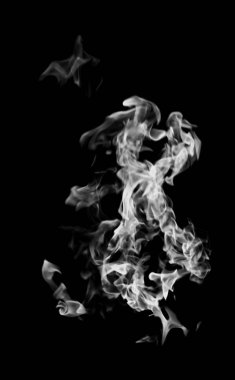 Beyaz Alev siyah arka plan üzerine duman
