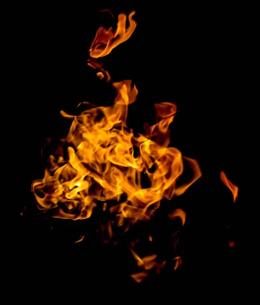 Flammenfeuer Auf Schwarzem Hintergrund — Stockfoto