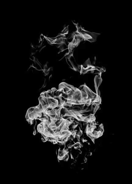 黑色背景上的白色火焰烟雾 — 图库照片