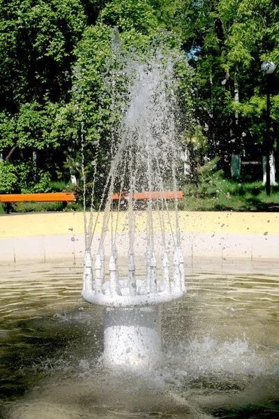 Fontaine Dans Parc Éclaboussures Eau — Photo