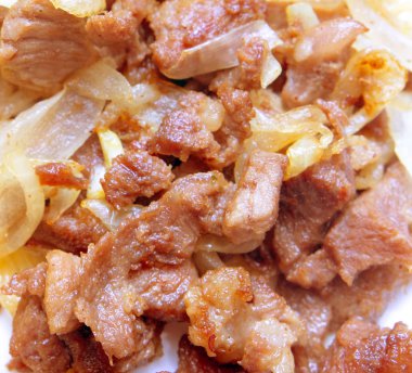 kavrulmuş sığır eti güveç soğan, biber