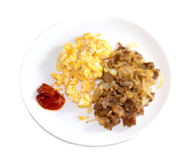 kavrulmuş sığır eti güveç soğan, biber