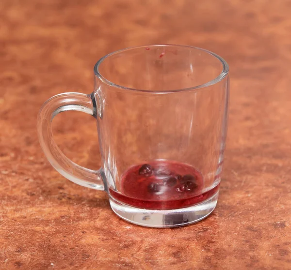 Glasbecher Auf Einem Tisch Mit Tee Boden — Stockfoto