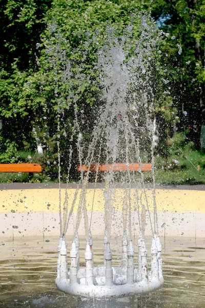 Fontaine Dans Parc Éclaboussures Eau — Photo