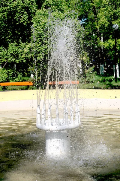 Fontana Nel Parco Spruzzi Acqua — Foto Stock