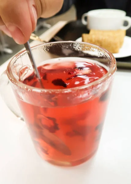Чай Малиной Каркадом — стоковое фото
