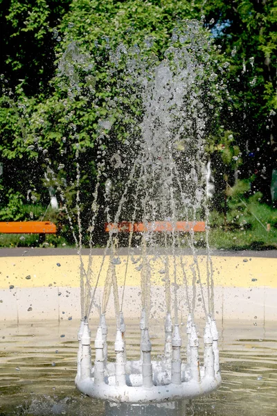 Fontaine Dans Parc Éclaboussures Eau — Photo