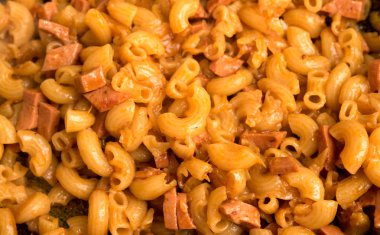 soslu kızarmış noodle