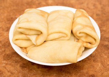 masaya bir tabak krep