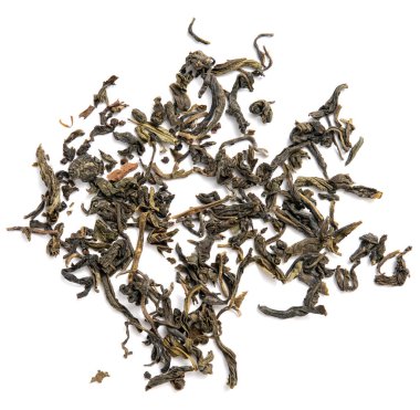 kuru yaprak yeşil çay beyaz bir arka plan üzerinde