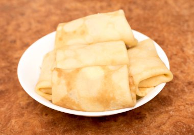 masaya bir tabak krep