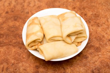 masaya bir tabak krep