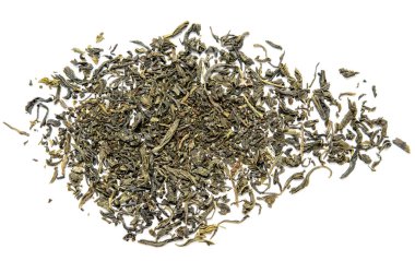 kuru yaprak yeşil çay beyaz bir arka plan üzerinde