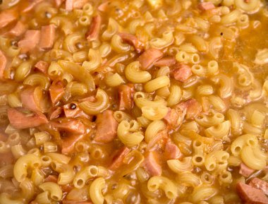 soslu kızarmış noodle