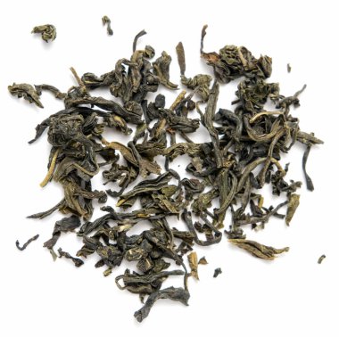 kuru yaprak yeşil çay beyaz bir arka plan üzerinde