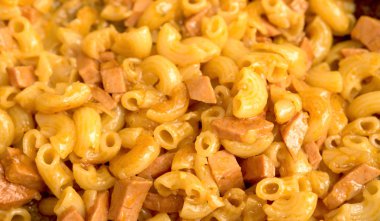 soslu kızarmış noodle