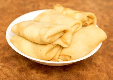 masaya bir tabak krep