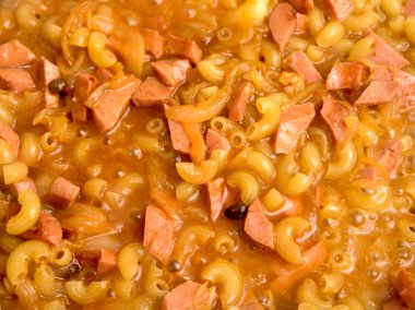 soslu kızarmış noodle