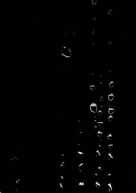 Siyah arkaplanda su damlası