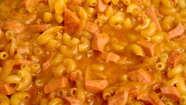 soslu kızarmış noodle