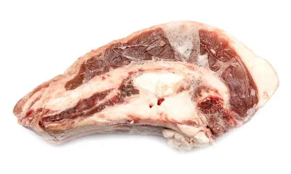 Ein Stück Tiefgefrorenes Rindfleisch Auf Weißem Hintergrund — Stockfoto