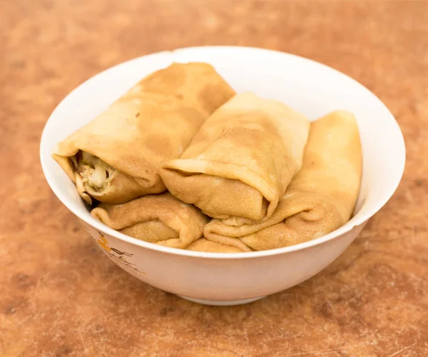 Crêpes Sur Une Assiette Sur Table — Photo