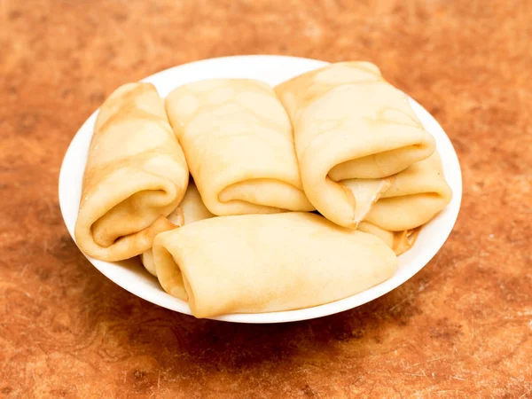 masaya bir tabak krep