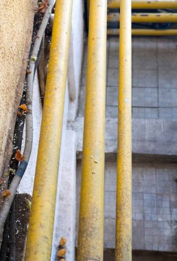 metal boru düzen eski boyalı