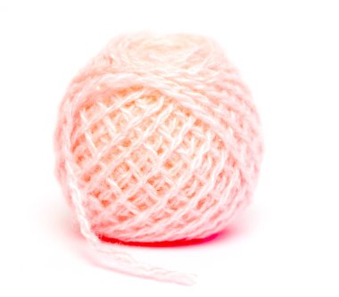 skein beyaz bir arka plan üzerinde yün iplik