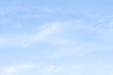 Bulutlu güzel mavi gökyüzü